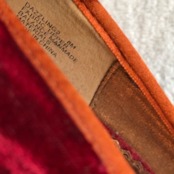 Poetic License Dazzling heels grape velvet and rhinestone pumps. Size 8. - Picture 7 of 8